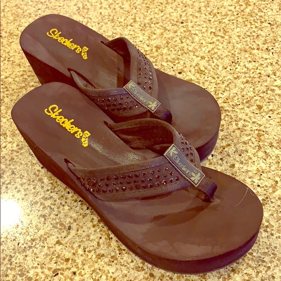 skechers brown flip flops